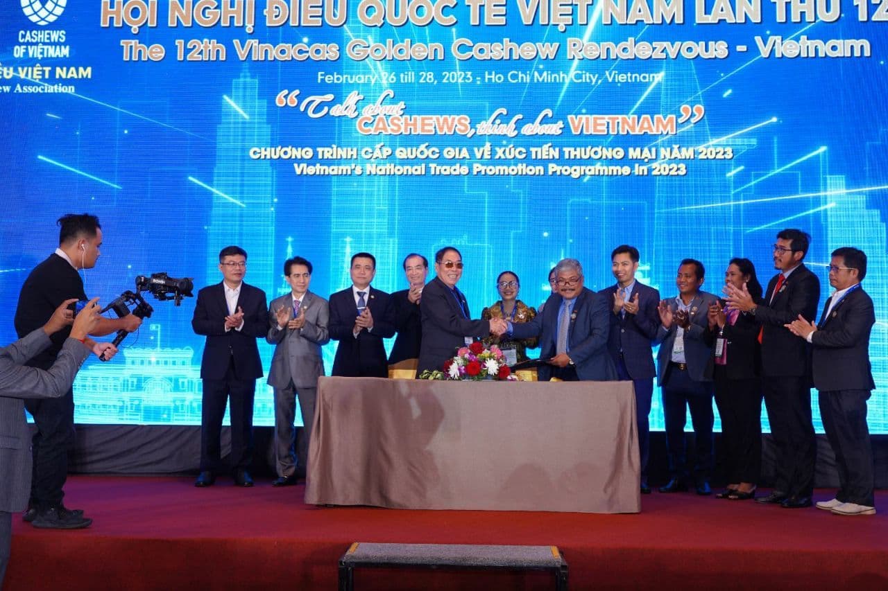CAC, Vinacas Strengthen RCN Trade Ties During Kampong Thom Visit